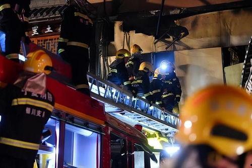 宁夏烧烤摊爆料事件视频,真相与争议交织的街头冲突 第2张 宁夏烧烤摊爆料事件视频,真相与争议交织的街头冲突 第2张